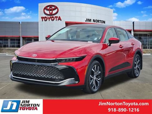 Used 2024 Toyota Crown Limited image 3