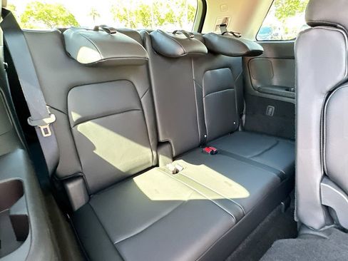Used 2025 Nissan Pathfinder SL FWD image 26