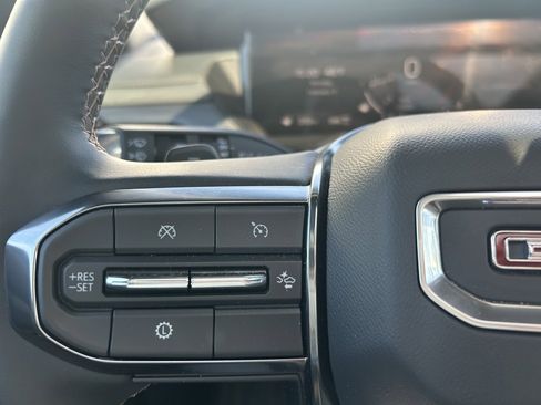 Used 2025 GMC Acadia AT4 w/ Luxury Package image 16