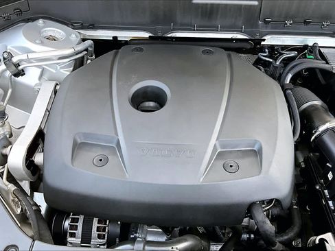 Used 2021 Volvo XC90 T5 Momentum w/ Protection Package Premier FWD image 33