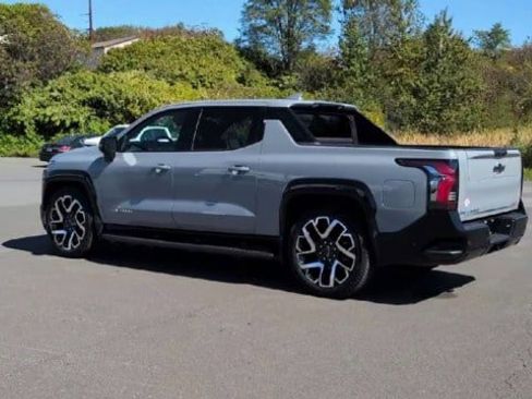 New 2025 Chevrolet Silverado EV RST AWD/4WD image 6