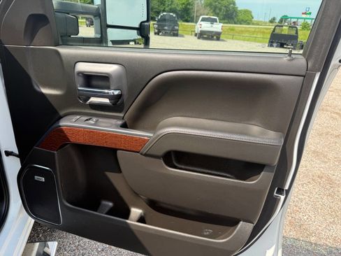 Used 2019 GMC Sierra 3500 SLT w/ Duramax Plus Package AWD/4WD image 39