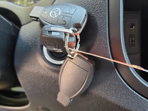 Used 2020 Mercedes-Benz Metris Passenger image 27