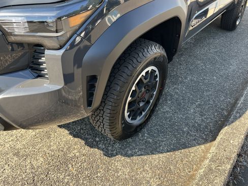 Certified 2026 Toyota Tacoma TRD Off-Road AWD/4WD image 8