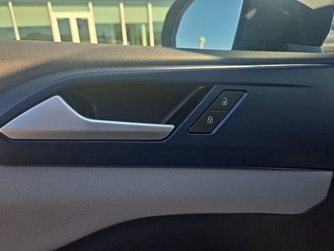 Used 2023 Volkswagen Taos SE w/ Panoramic Sunroof Package image 16