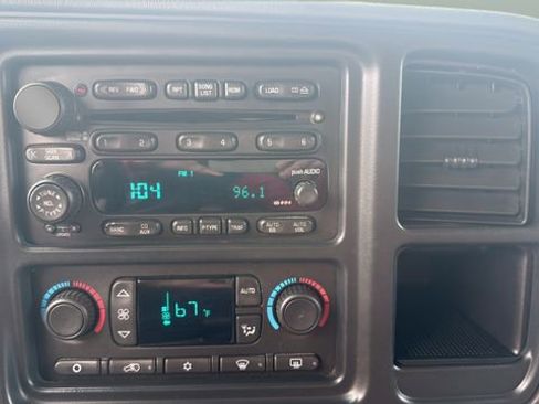 Used 2003 Chevrolet Suburban 2500 LT w/ LT Preferred Equipment Group image 24