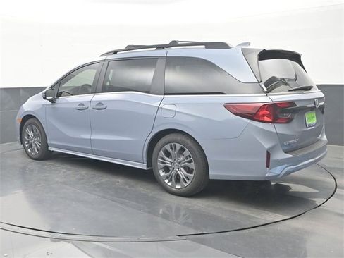 Used 2025 Honda Odyssey Touring image 5