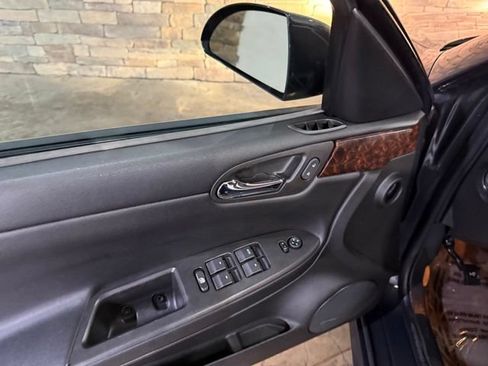Used 2015 Chevrolet Impala LTZ FWD image 12