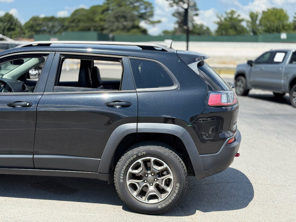 Used 2021 Jeep Cherokee Trailhawk AWD/4WD image 12
