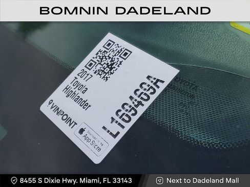 Used 2017 Toyota Highlander SE image 25