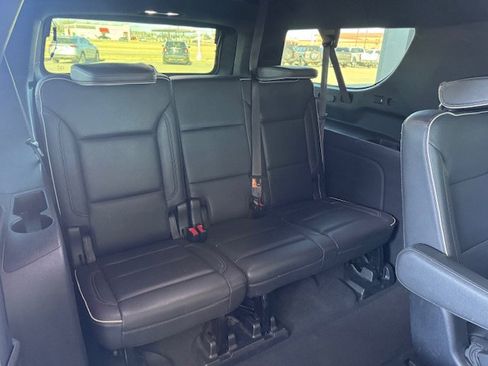 Used 2021 Chevrolet Suburban Premier w/ Premium Package image 11