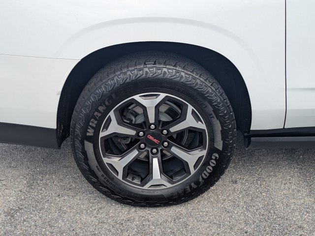Used 2025 GMC Yukon XL AT4 Ultimate AWD/4WD image 11