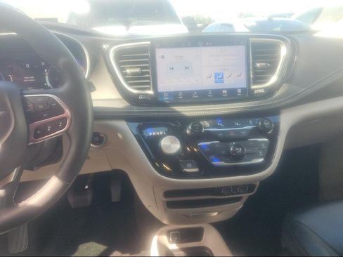 Used 2024 Chrysler Pacifica Touring-L w/ Road Tripper Package FWD image 8