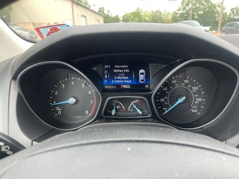 Used 2016 Ford Focus SE w/ SE Power Seat Package FWD image 29