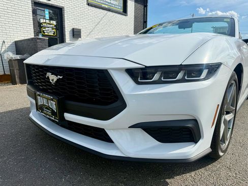 Used 2024 Ford Mustang Convertible RWD image 9