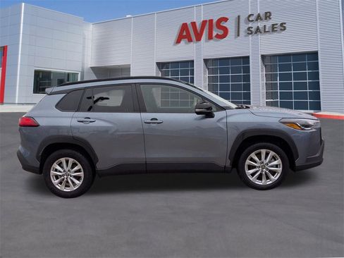Used 2025 Toyota Corolla Cross LE image 9