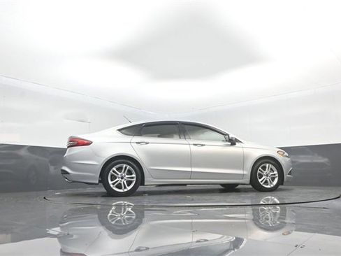 Used 2018 Ford Fusion SE w/ Fusion SE Technology Package image 33