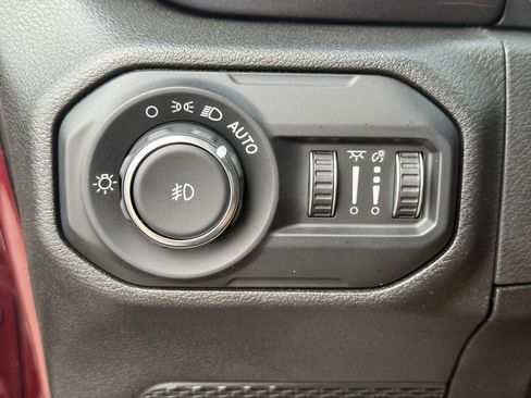 Used 2021 Jeep Wrangler Unlimited Sport image 25