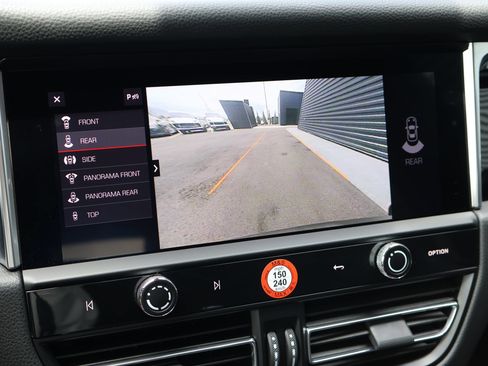 Certified 2023 Porsche Macan AWD/4WD image 19