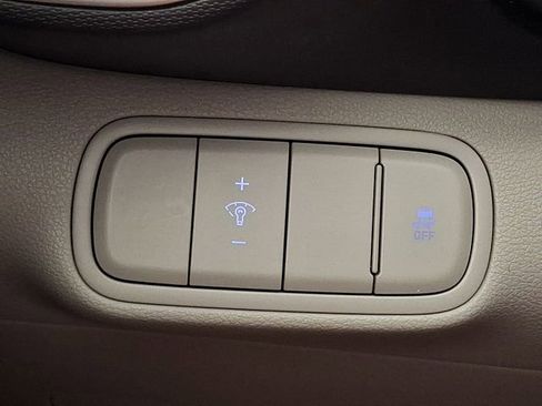 Certified 2025 Hyundai Venue SEL FWD image 33