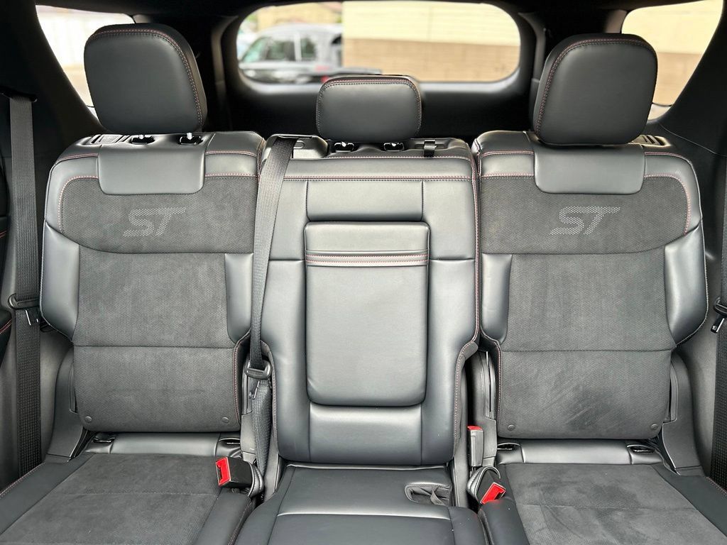 Used 2025 Ford Explorer ST AWD/4WD image 23