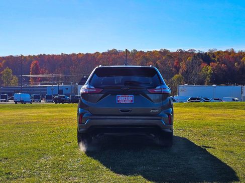 Used 2022 Ford Edge SE w/ Black Appearance Package image 5