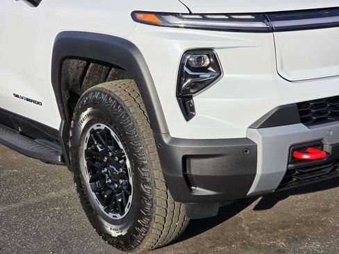 New 2026 Chevrolet Silverado EV Trail Boss image 9