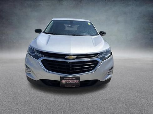 Used 2019 Chevrolet Equinox LS w/ LS Convenience Package FWD image 3