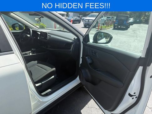 Used 2025 Nissan Rogue S FWD image 18