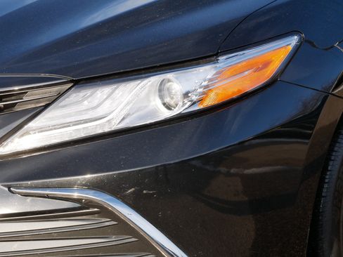 Used 2023 Toyota Camry XLE image 16