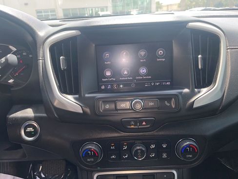 Used 2024 GMC Terrain SLE w/ Driver Convenience Package FWD image 16