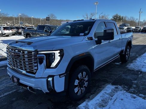 New 2026 GMC Sierra 2500 Denali w/ Denali Reserve Package image 3