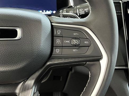 New 2025 Jeep Grand Cherokee L Altitude image 18