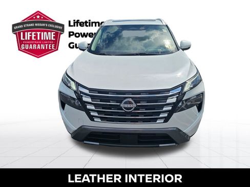 Used 2025 Nissan Rogue SL w/ Tech Package image 5