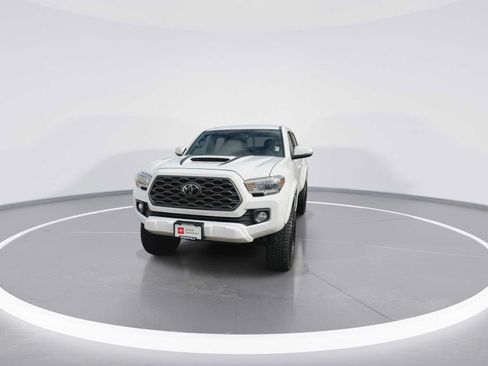 Certified 2020 Toyota Tacoma TRD Sport w/ Technology Package AWD/4WD image 3
