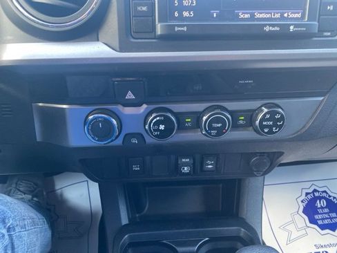 Used 2018 Toyota Tacoma 4D Double Cab image 23