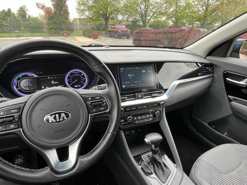 Used 2020 Kia Niro LXS FWD image 10