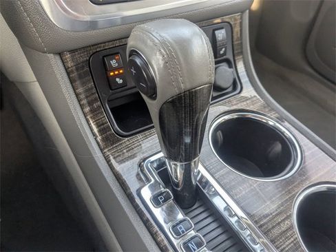 Used 2017 GMC Acadia Limited SLT image 28