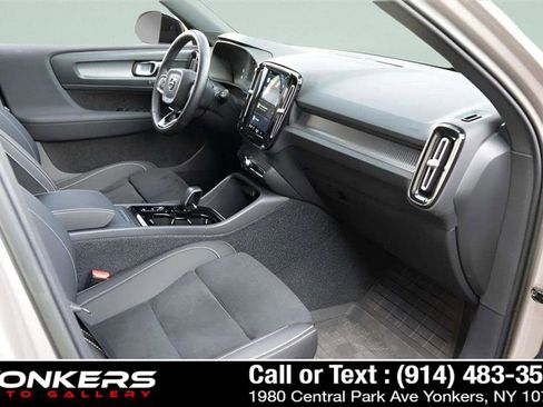Used 2023 Volvo XC40 B5 Ultimate w/ Protection Package Premier image 22