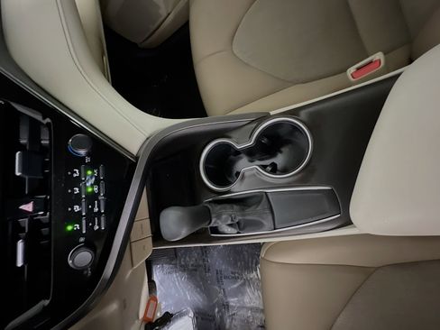 Used 2021 Toyota Camry LE image 24