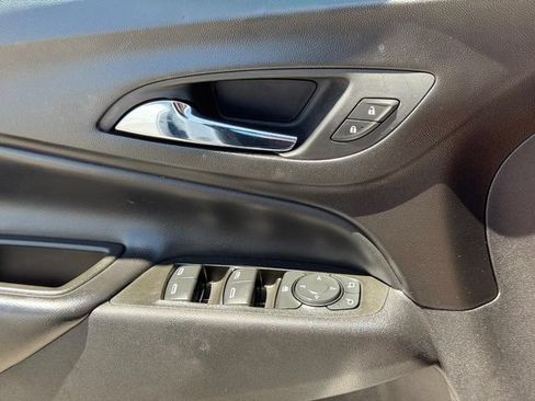 Used 2021 Chevrolet Equinox LT FWD image 23