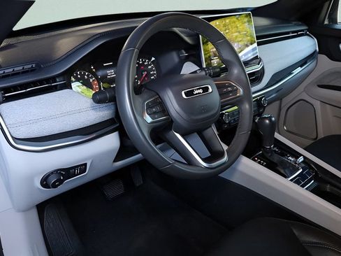 Used 2024 Jeep Compass Latitude AWD/4WD image 19