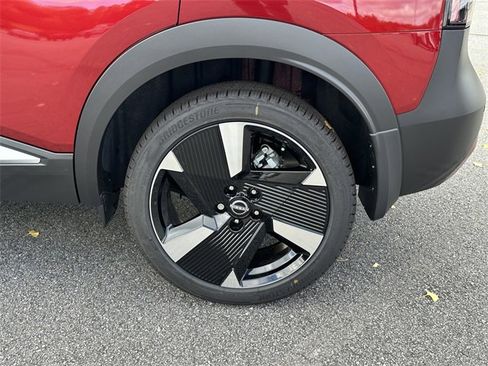 New 2025 Nissan Kicks SR image 13