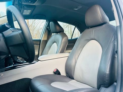 Used 2019 Toyota Camry LE image 37