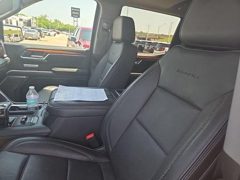 Used 2023 GMC Sierra 1500 Denali w/ Denali Reserve Package AWD/4WD image 15