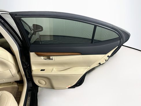 Used 2013 Lexus ES 300h w/ Luxury Pkg image 29