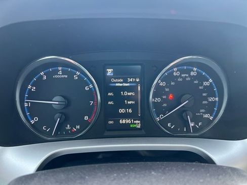 Used 2018 Toyota RAV4 Limited image 21