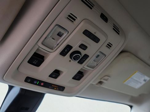 Used 2021 GMC Yukon XL Denali w/ Denali Premium Package image 22