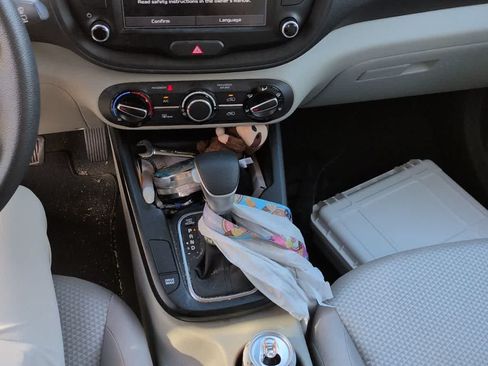 Used 2023 Kia Soul LX w/ LX Technology Package FWD image 9