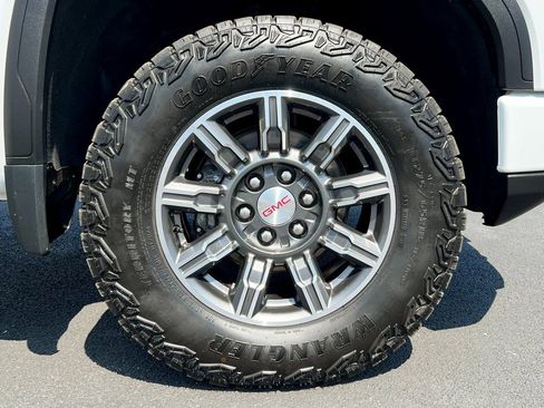Used 2024 GMC Sierra 1500 AT4 w/ AT4 Preferred Package image 15